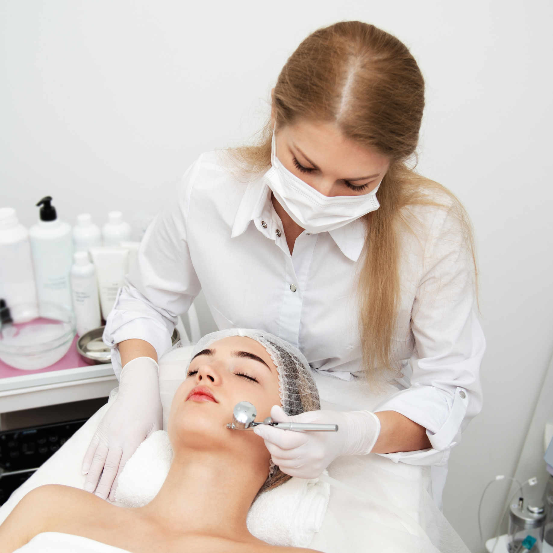 Every Med Spa Should Use CBD in Their Non-Invasive Procedures. Here’s Why.